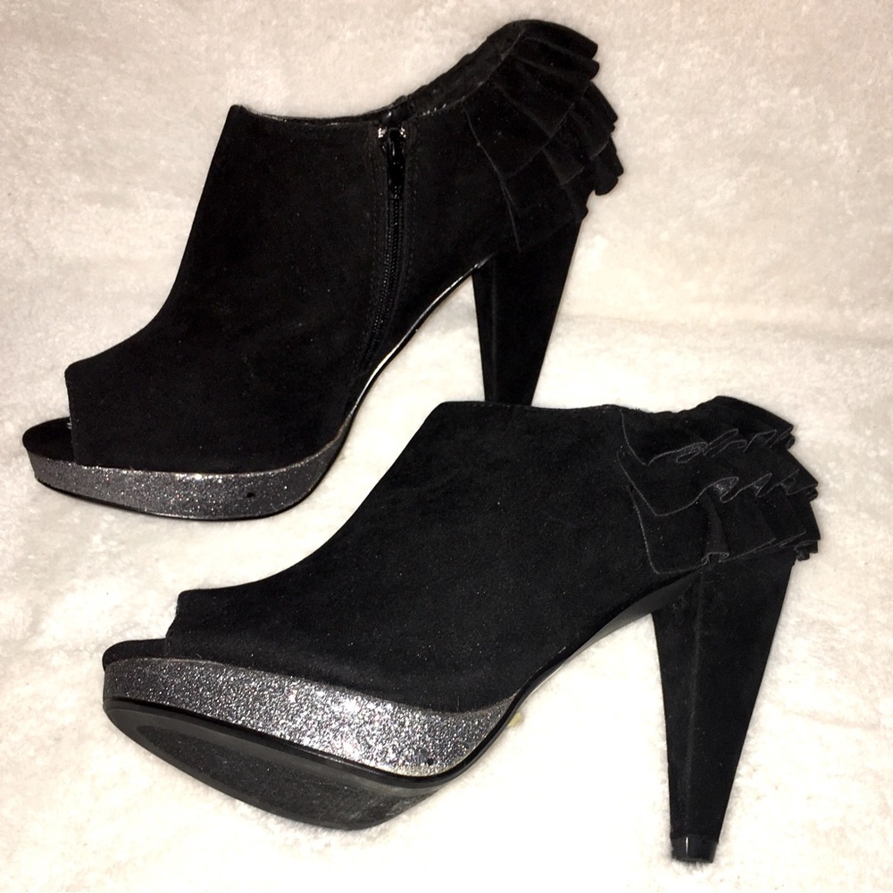 🔴NEW BKE Sole womens shoes purchased from the Buckle black with silver glitter